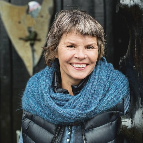 Hege Dagestad, Kari Hestnes